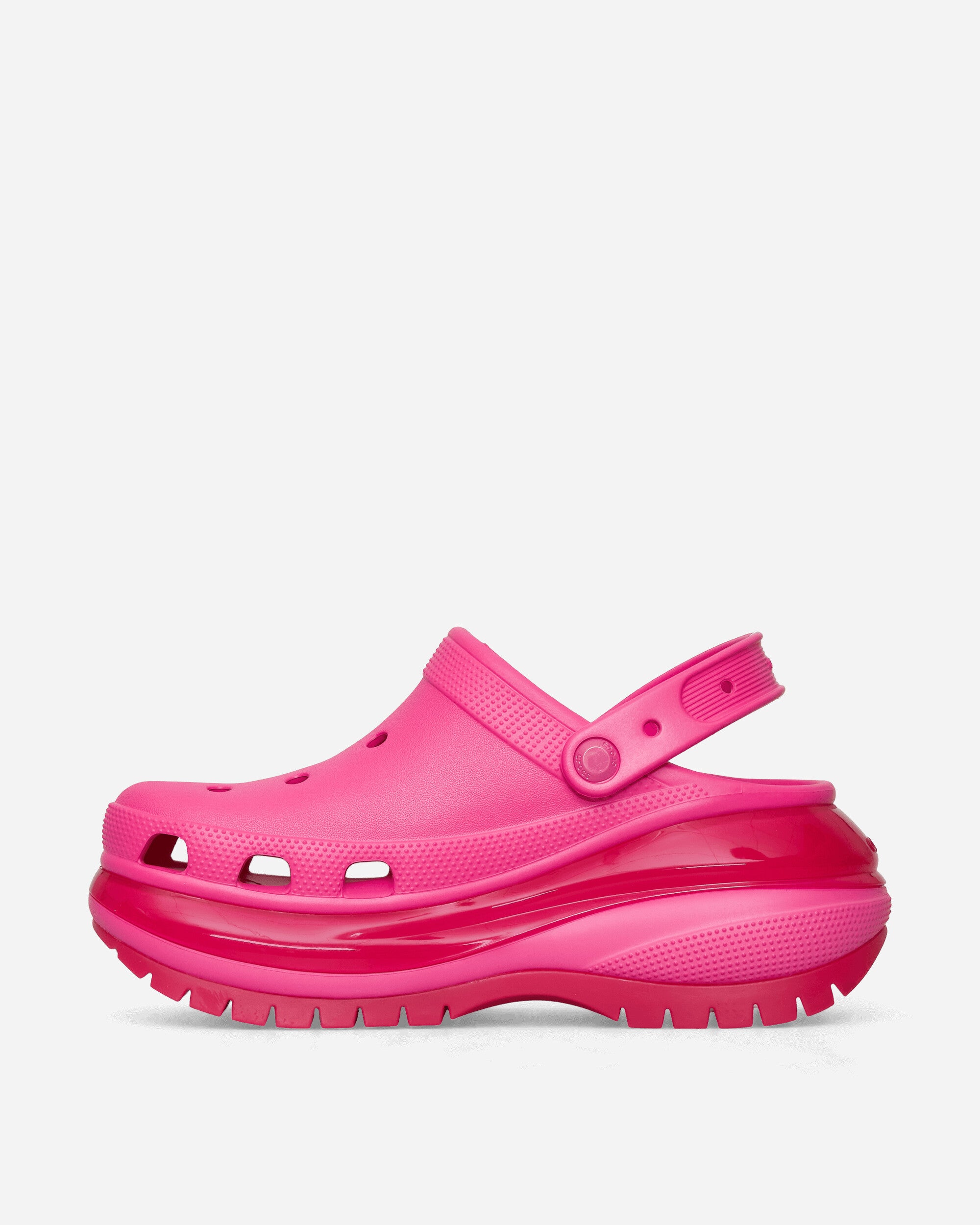 Crocs Wmns Classic Mega Crush Clog Hyper Pink Sandals and Slides Sandals and Mules CR207988 HYPERPINK